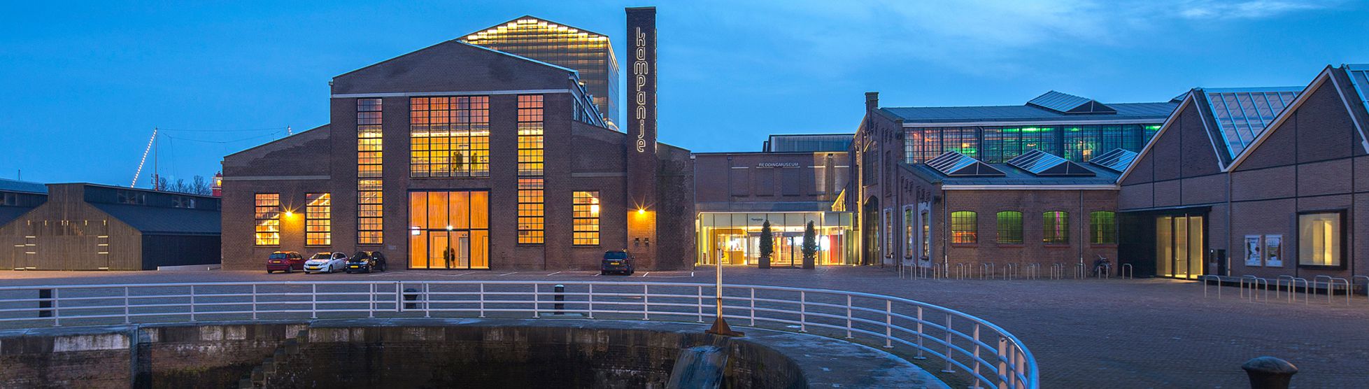 Spraakmakend gebouw Schouwburg Kampanje krijgt duurzame installatie